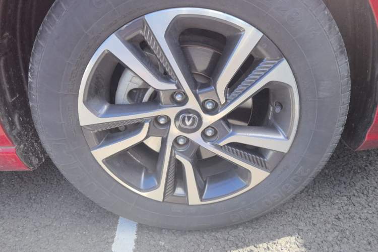 Used CHANGAN Eado 2018 1.6L GDI Automatic Fashion Edition Right Front Wheel Hub