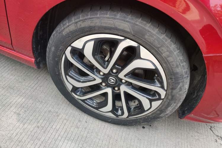 Used CHANGAN Eado 2018 1.6L GDI Automatic LingShang Model Right Front Wheel Hub