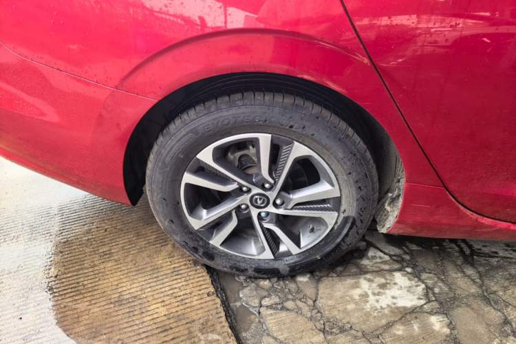 Used CHANGAN Eado 2018 1.6L GDI Manual Fashion Edition Right Rear Wheel Hub
