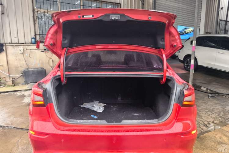 Used CHANGAN Eado 2018 1.6L GDI Manual Fashion Edition Trunk