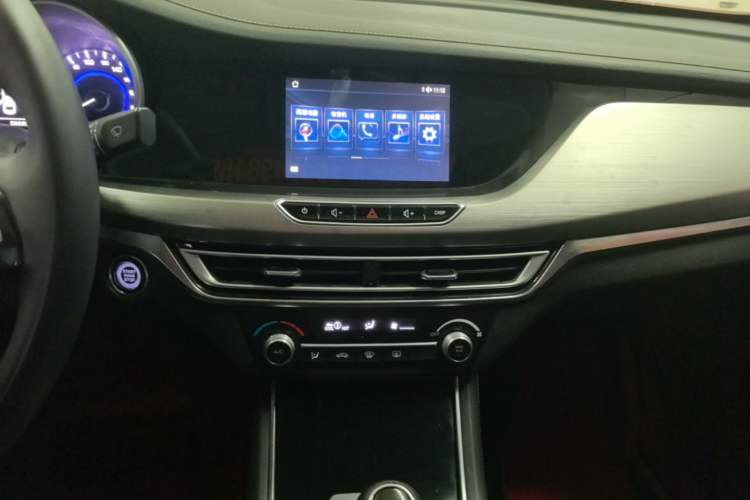 Used CHANGAN Eado 2018 1.6L GDI Manual Fashion Edition Audio And AC Panel