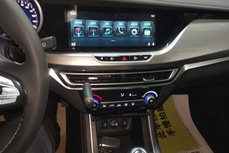 Used CHANGAN Eado 2018 High-Energy Edition 1.6L GDI Manual Pioneer Model China V Standard Audio And AC Panel