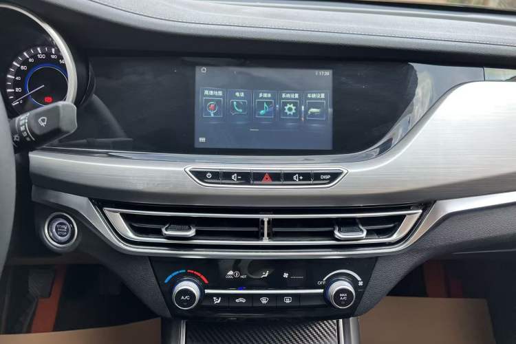 Used CHANGAN Eado 2018 1.6L GDI Manual Fashion Edition Audio And AC Panel