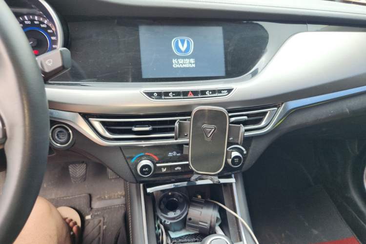 Used CHANGAN Eado 2018 1.6L GDI Manual Fashion Edition Audio And AC Panel