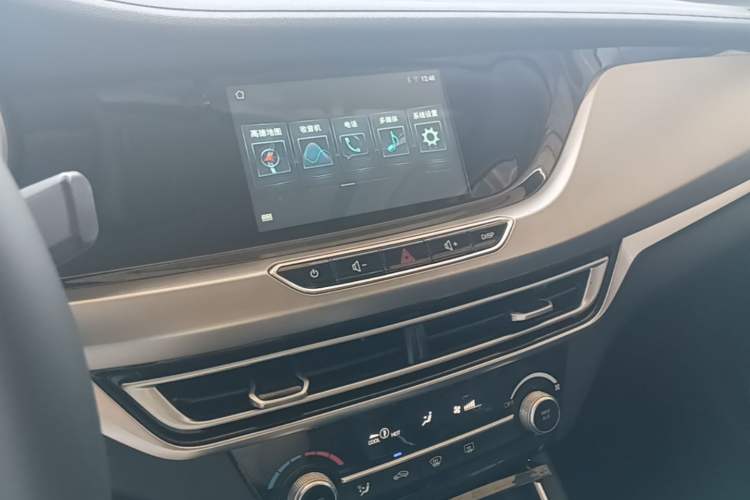 Used CHANGAN Eado 2018 1.6L GDI Automatic Fashion Edition Audio And AC Panel