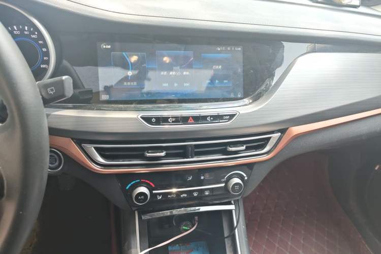 Used CHANGAN Eado 2018 1.6L GDI Manual Trendy Model China V Standard Audio And AC Panel