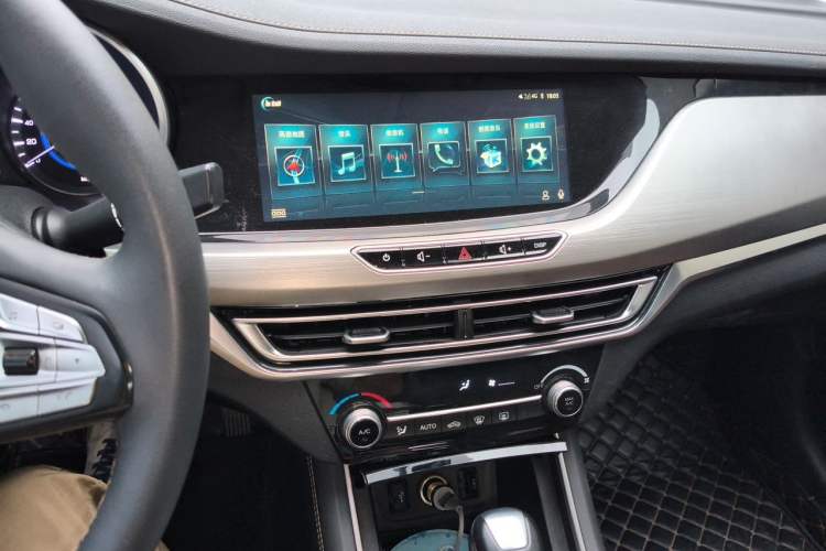 Used CHANGAN Eado 2018 High-Energy Edition 1.6L GDI Automatic Pioneer Model China V Standard Audio And AC Panel