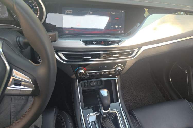 Used CHANGAN Eado 2018 High-Energy Edition 1.6L GDI Automatic Pioneer Model China V Standard Audio And AC Panel