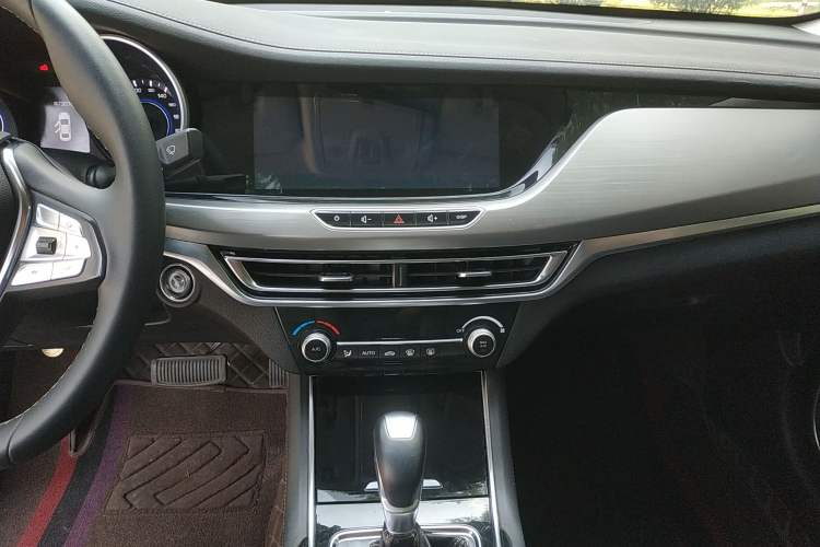 Used CHANGAN Eado 2018 High-Energy Edition 1.6L GDI Automatic Pioneer Model China V Standard Audio And AC Panel