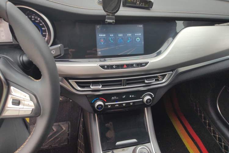 Used CHANGAN Eado 2018 1.6L GDI Manual Fashion Edition Audio And AC Panel