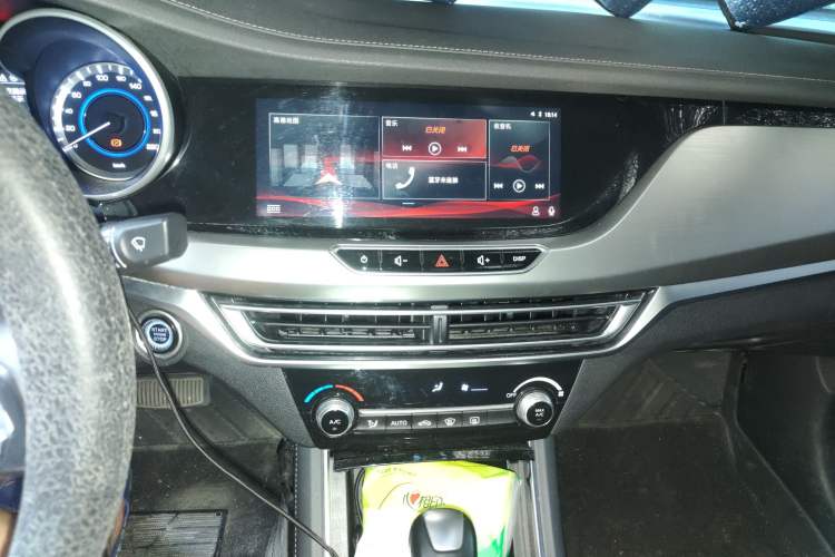 Used CHANGAN Eado 2018 High-Energy Edition 1.6L GDI Automatic Pioneer Model China V Standard Audio And AC Panel