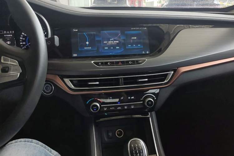Used CHANGAN Eado 2018 1.6L GDI Manual Trendy Model China V Standard Audio And AC Panel