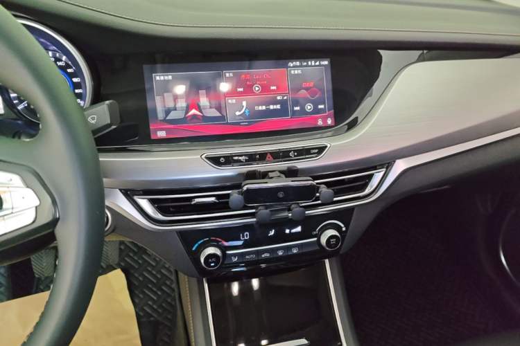 Used CHANGAN Eado 2018 High-Energy Edition 1.6L GDI Manual Pioneer Model China V Standard Audio And AC Panel
