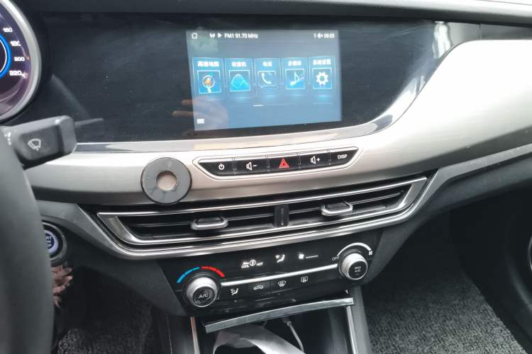 Used CHANGAN Eado 2018 1.6L GDI Automatic Fashion Edition Audio And AC Panel