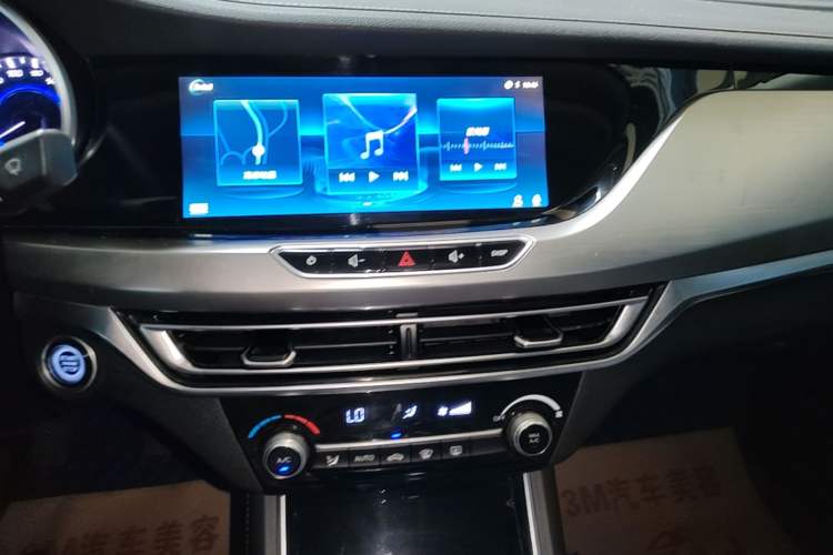 Used CHANGAN Eado 2018 High-Energy Edition 1.6L GDI Manual Pioneer Model China V Standard Audio And AC Panel