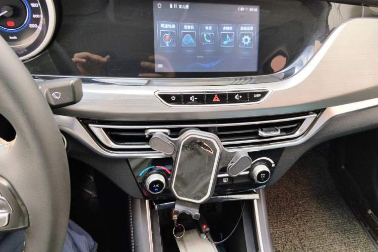 Used CHANGAN Eado 2018 1.6L GDI Manual Fashion Edition Audio And AC Panel