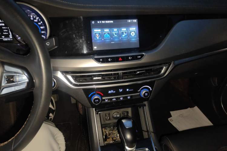 Used CHANGAN Eado 2018 1.6L GDI Automatic Fashion Edition Audio And AC Panel