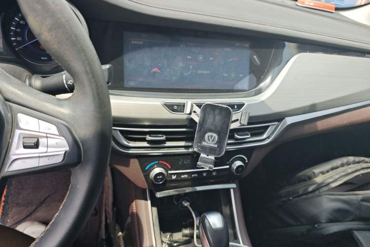 Used CHANGAN Eado 2018 1.6L GDI Automatic Prestige Model Audio And AC Panel