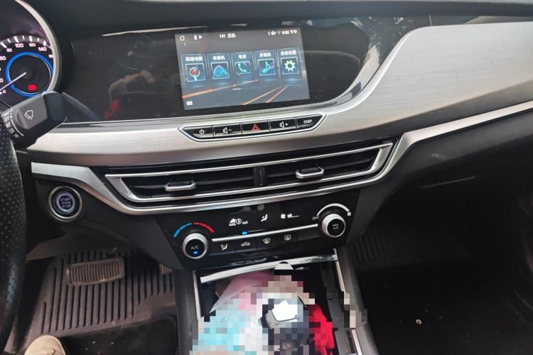 Used CHANGAN Eado 2018 1.6L GDI Automatic Fashion Edition Audio And AC Panel