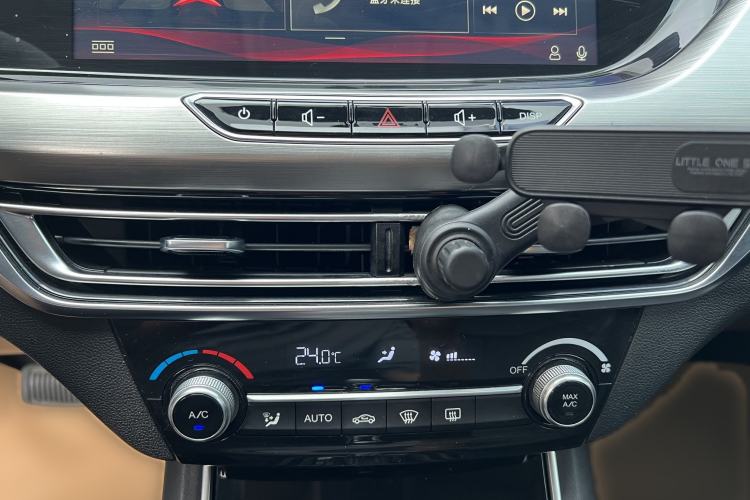Used CHANGAN Eado 2018 High-Energy Edition 1.6L GDI Automatic Pioneer Model China V Standard Audio And AC Panel