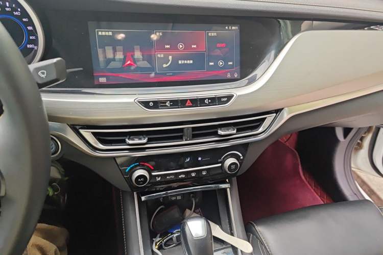 Used CHANGAN Eado 2018 High-Energy Edition 1.6L GDI Automatic Pioneer Model China V Standard Audio And AC Panel