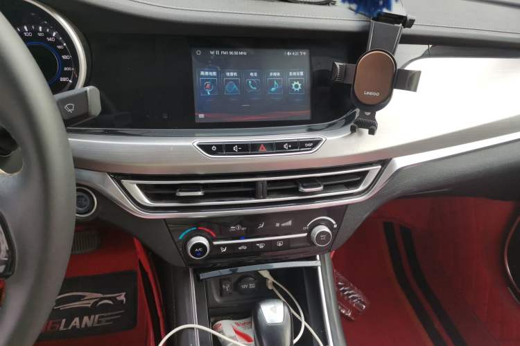 Used CHANGAN Eado 2018 1.6L GDI Automatic Fashion Edition Audio And AC Panel