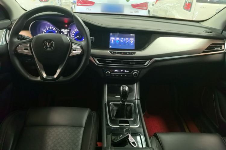Used CHANGAN Eado 2018 1.6L GDI Manual Fashion Edition Center Console