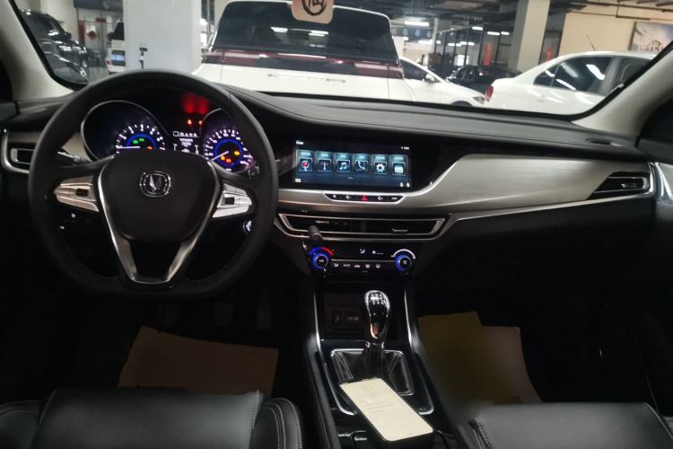 Used CHANGAN Eado 2018 High-Energy Edition 1.6L GDI Manual Pioneer Model China V Standard Center Console