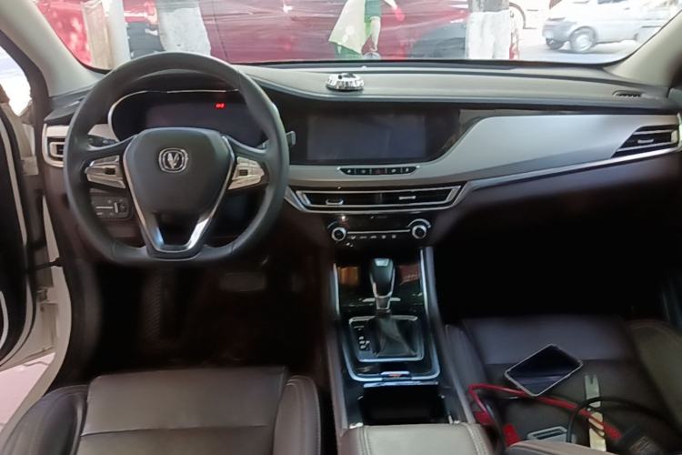 Used CHANGAN Eado 2018 High-Energy Edition 1.6L GDI Automatic Lingfeng Model China V Standard Center Console
