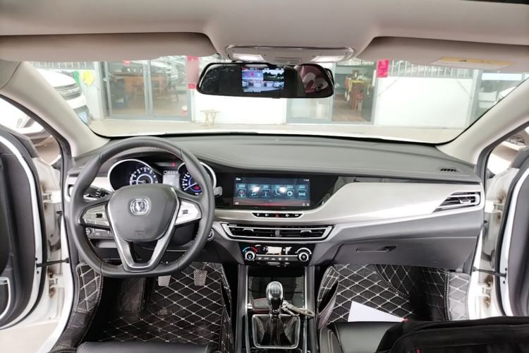 Used CHANGAN Eado 2018 High-Energy Edition 1.6L GDI Manual Pioneer Model China V Standard Center Console