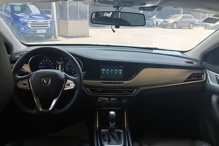 Used CHANGAN Eado 2018 1.6L GDI Automatic Fashion Edition Center Console