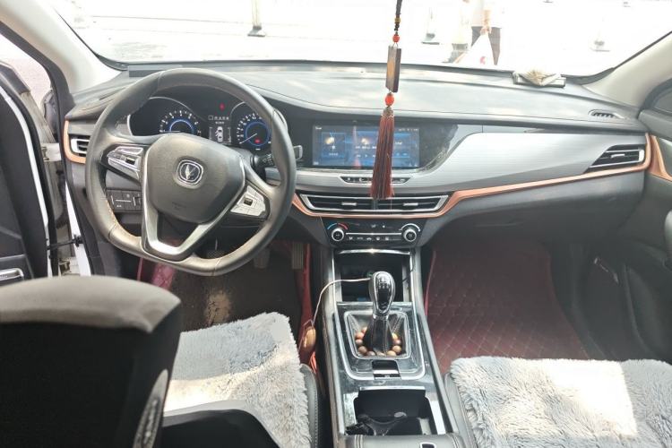 Used CHANGAN Eado 2018 1.6L GDI Manual Trendy Model China V Standard Center Console