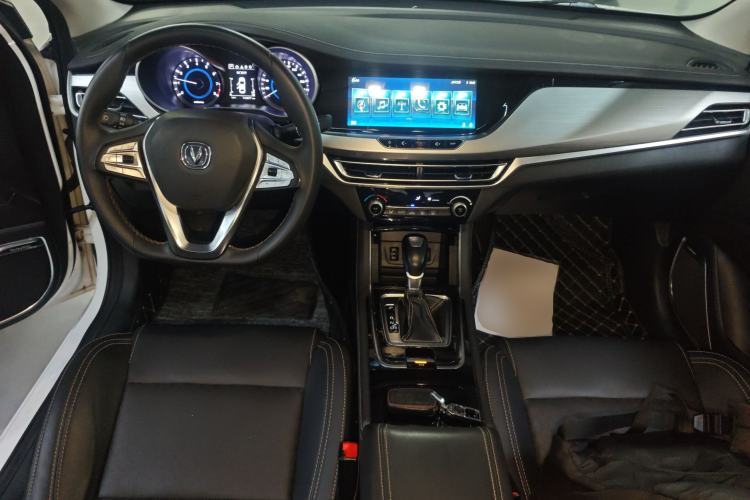 Used CHANGAN Eado 2018 High-Energy Edition 1.6L GDI Automatic Pioneer Model China V Standard Center Console