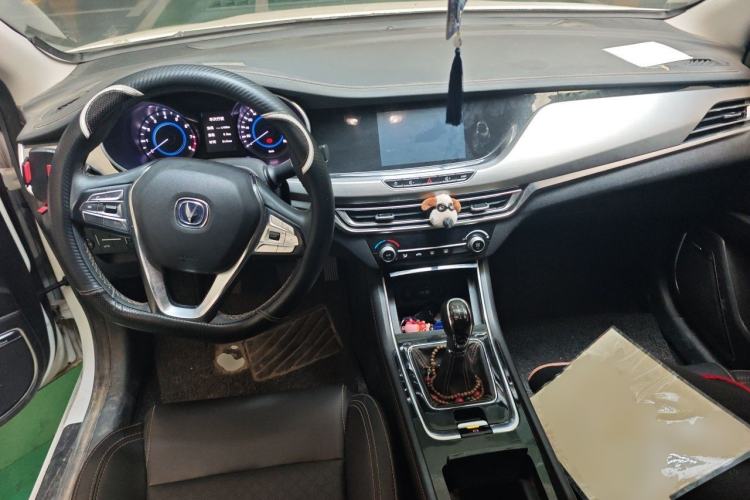 Used CHANGAN Eado 2018 1.6L GDI Manual Fashion Edition Center Console