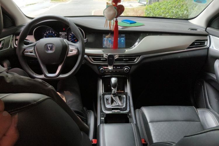 Used CHANGAN Eado 2018 1.6L GDI Automatic Fashion Edition Center Console