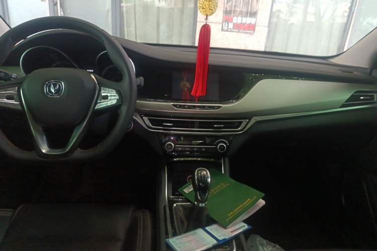 Used CHANGAN Eado 2018 1.6L GDI Manual Fashion Edition Center Console