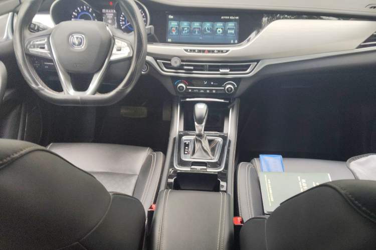 Used CHANGAN Eado 2018 High-Energy Edition 1.6L GDI Automatic Pioneer Model China V Standard Center Console