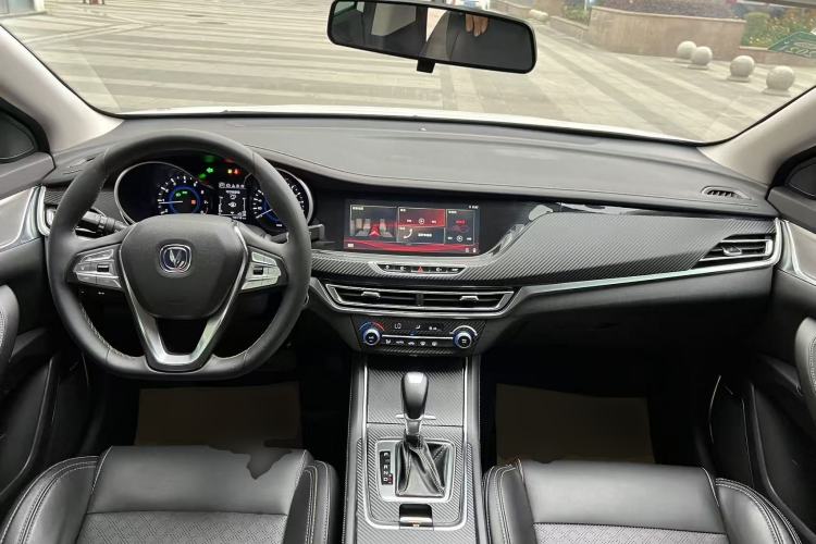 Used CHANGAN Eado 2018 High-Energy Edition 1.6L GDI Automatic Pioneer Model China V Standard Center Console