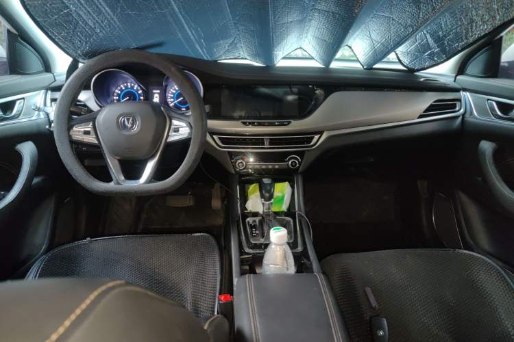 Used CHANGAN Eado 2018 High-Energy Edition 1.6L GDI Automatic Pioneer Model China V Standard Center Console