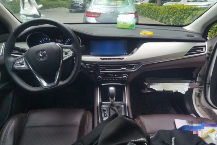 Used CHANGAN Eado 2018 High-Energy Edition 1.6L GDI Automatic Zhenfeng Model China V Standard Center Console
