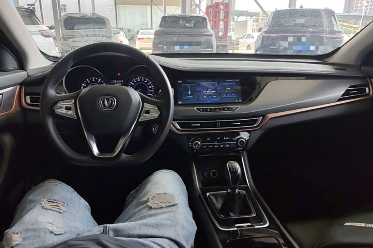 Used CHANGAN Eado 2018 1.6L GDI Manual Trendy Model China V Standard Center Console