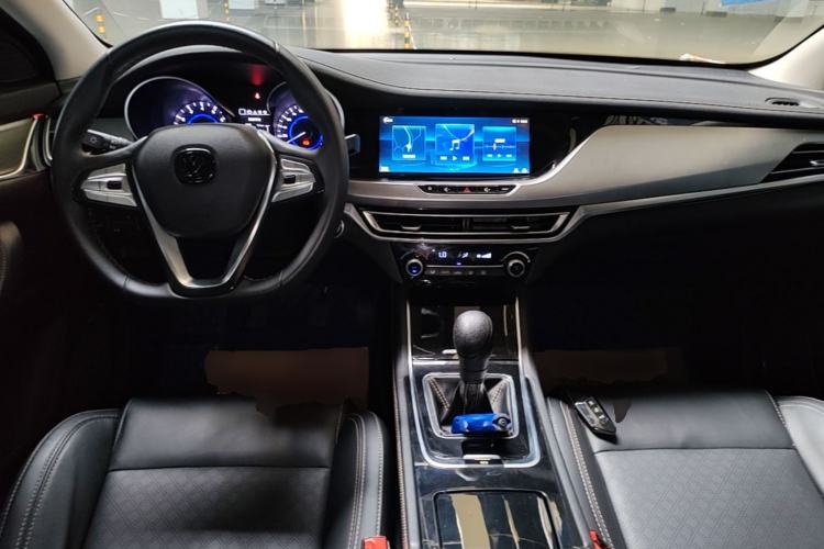 Used CHANGAN Eado 2018 High-Energy Edition 1.6L GDI Manual Pioneer Model China V Standard Center Console