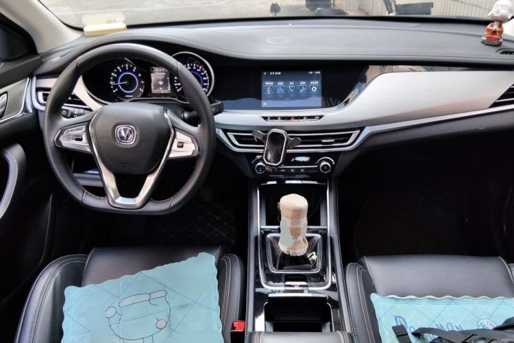 Used CHANGAN Eado 2018 1.6L GDI Manual Fashion Edition Center Console