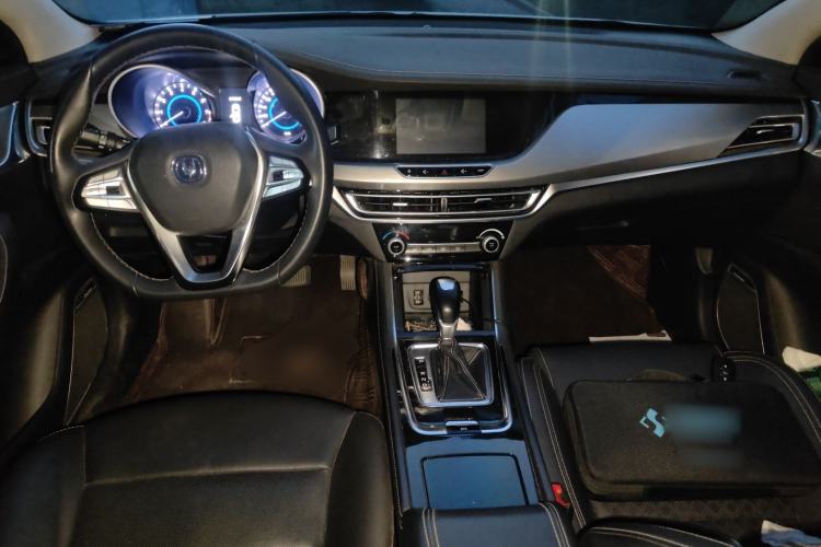 Used CHANGAN Eado 2018 1.6L GDI Automatic Fashion Edition Center Console