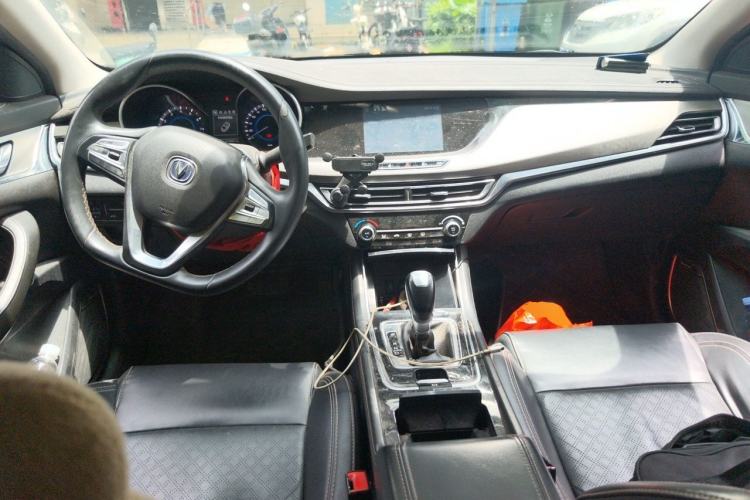 Used CHANGAN Eado 2018 1.6L GDI Automatic Fashion Edition Center Console