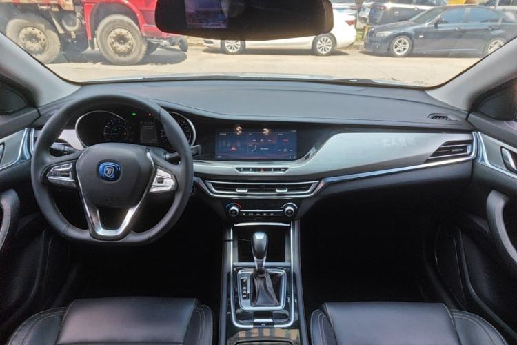 Used CHANGAN Eado 2018 High-Energy Edition 1.6L GDI Automatic Pioneer Model China V Standard Center Console