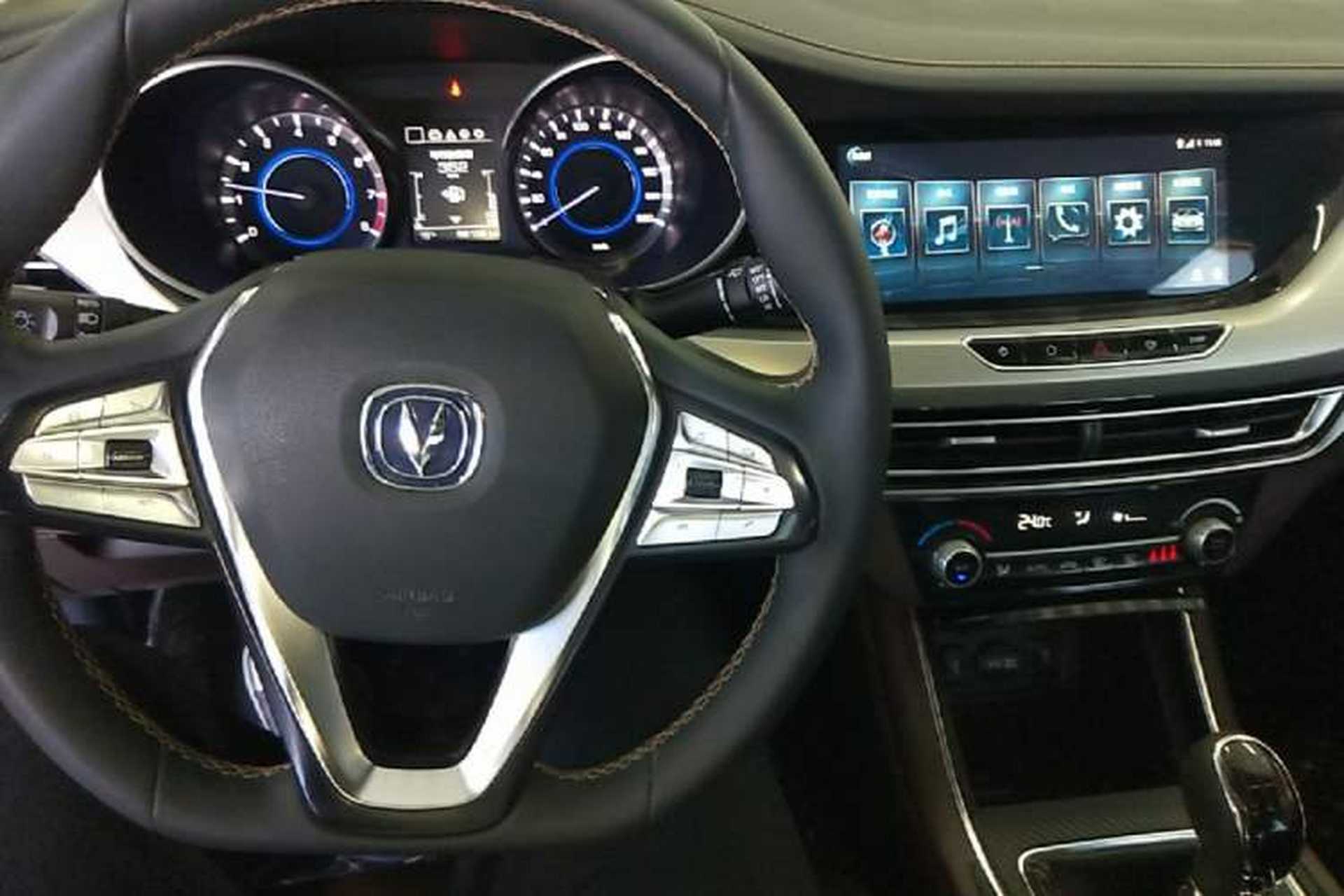 Used CHANGAN Eado 2018 1.6L GDI Manual LingShang Model Center Console