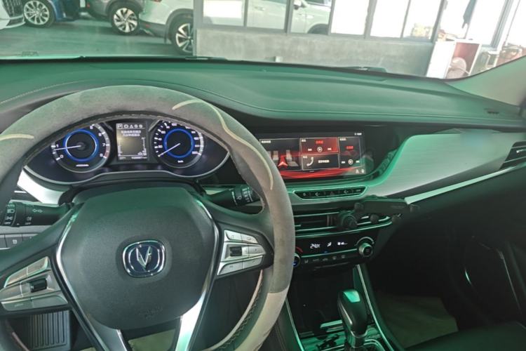 Used CHANGAN Eado 2018 High-Energy Edition 1.6L GDI Automatic Pioneer Model China V Standard Center Console