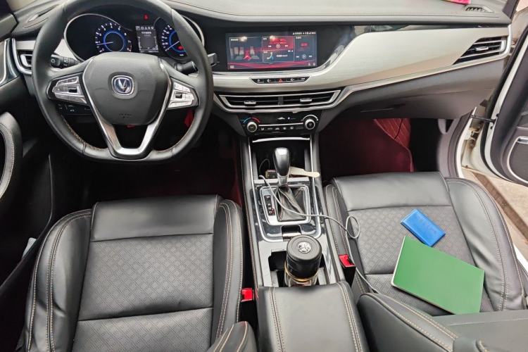 Used CHANGAN Eado 2018 High-Energy Edition 1.6L GDI Automatic Pioneer Model China V Standard Center Console