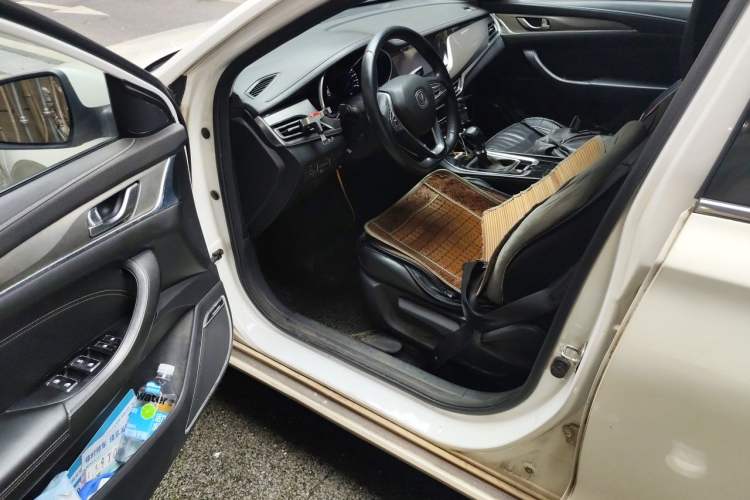 Used CHANGAN Eado 2018 High-Energy Edition 1.6L GDI Manual Pioneer Model China V Standard Driver Seat
